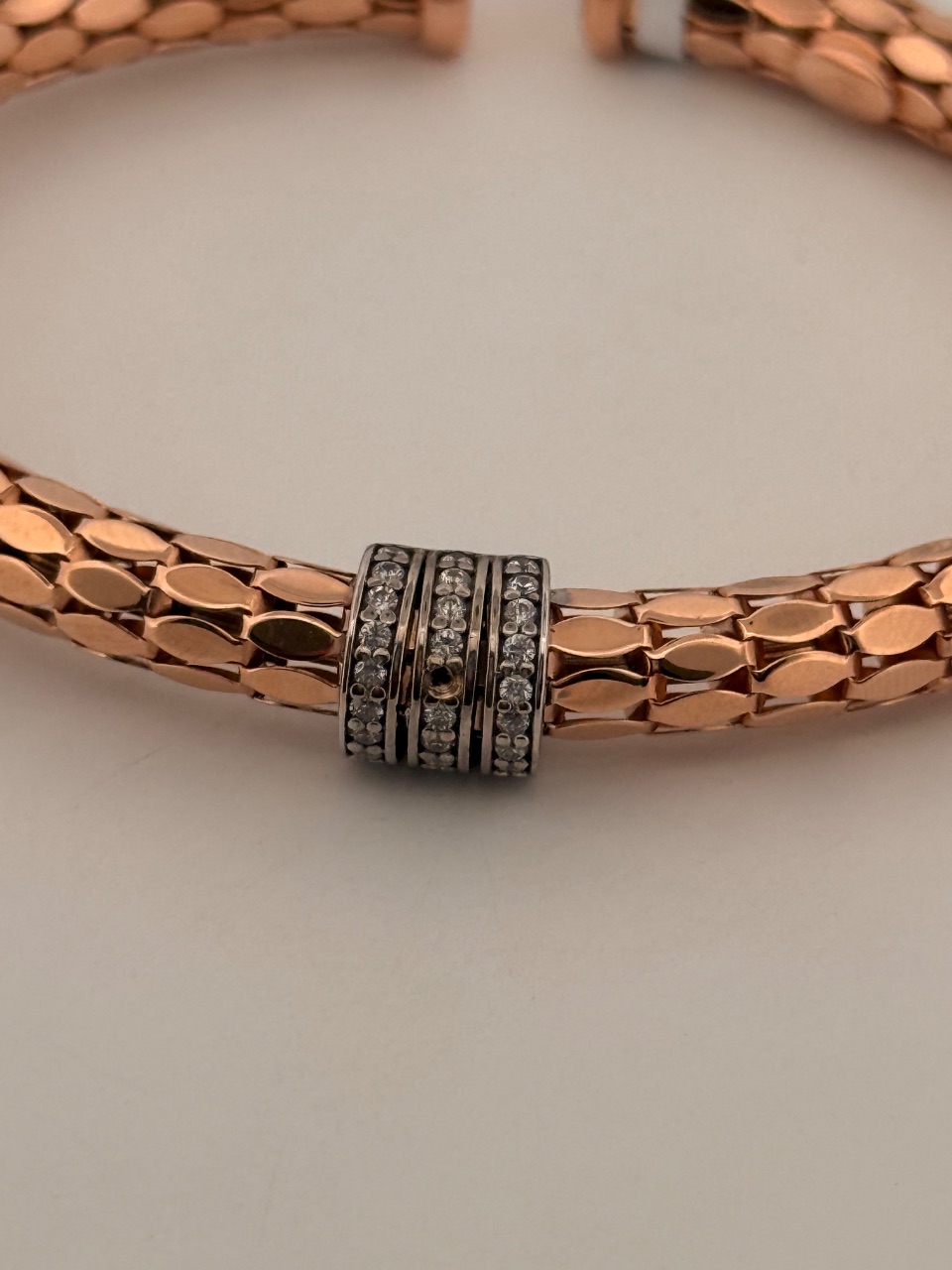 18K Gold Bangle BG26018092