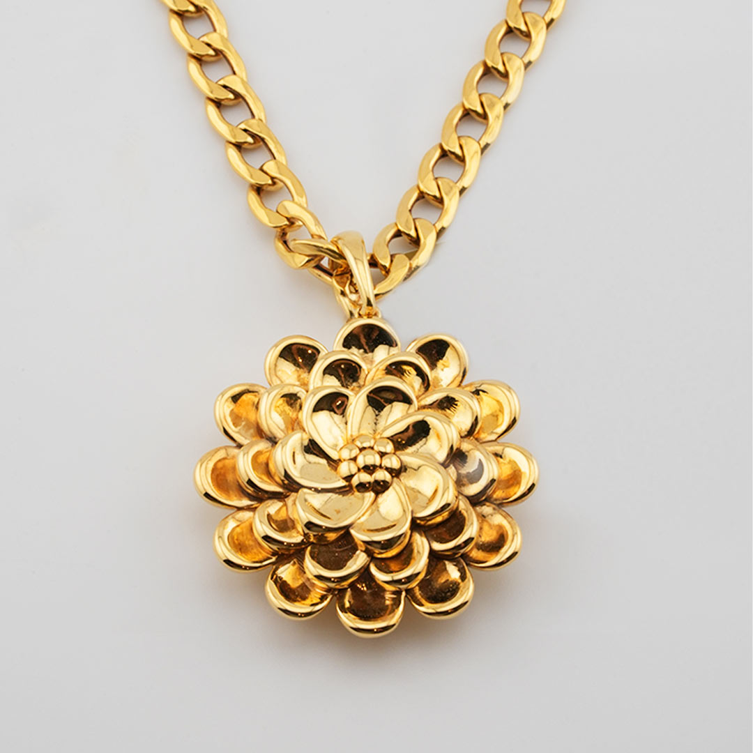 18K gold pendant